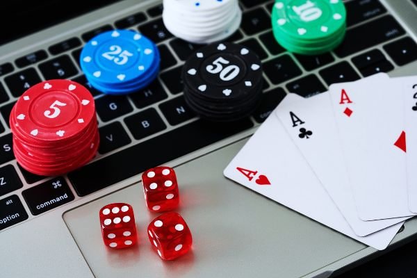 Slot game selection interface with Aviator Sweet Bonanza on togel303 login